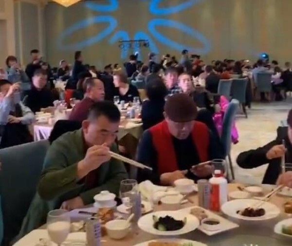 闺女出阁！杨议和父亲杨少华笑开怀