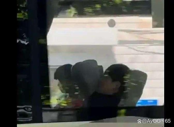 明星“盖衣”互动，全民围观：隐私边界，何去何从？