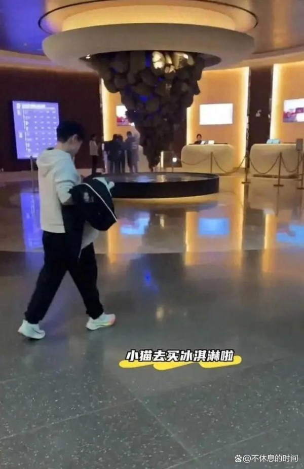 大头没有去仁川，莎莎就像脱缰的野马