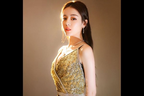 迪丽热巴的胸几罩杯 胸大腰细腿长的女明星身材最好