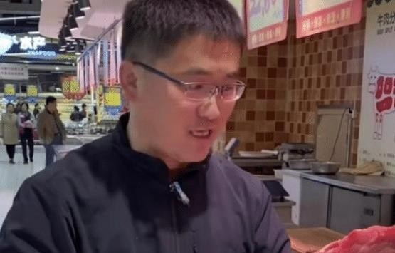 还记得明星姜涛吗？王思聪限制消费后，他喊话要把三轮借给他