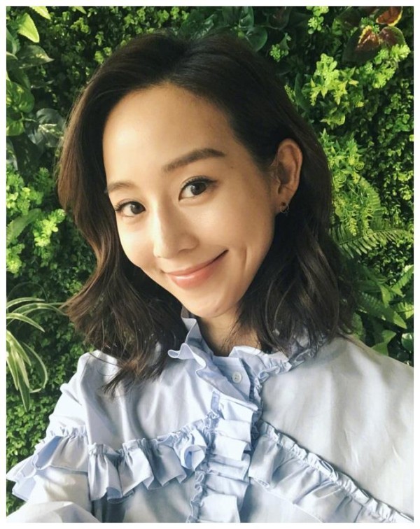 张钧甯深夜晒与张翰的合照庆祝剧组杀青 称未来缘分不减