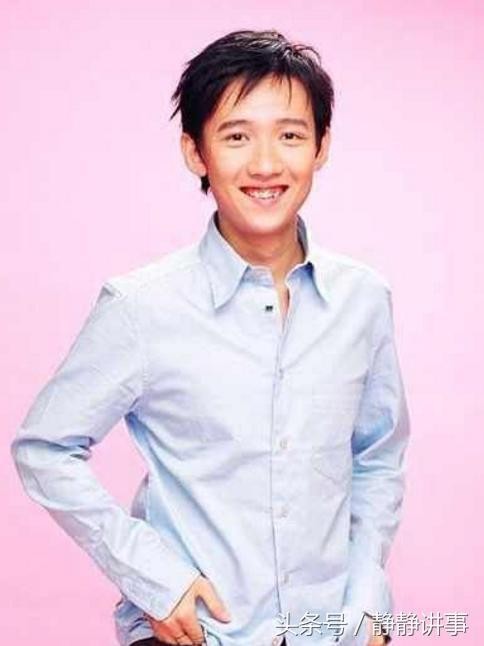 42岁阿牛近照，花百万整好了牙，比林志颖还年轻，女儿已经17岁