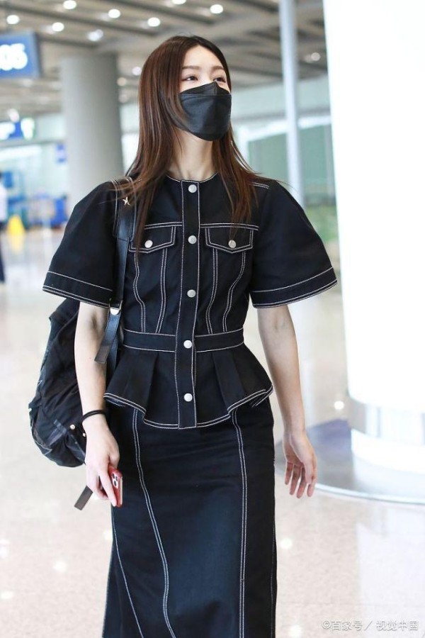 文咏珊亮相机场被赞身材好，和baby曾是好闺蜜，还一同创建过潮牌