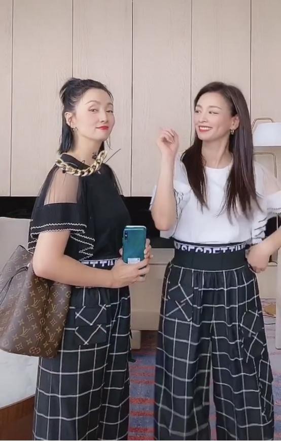 有一种“老闺蜜”叫陶虹、张庭，拥有“仙女颜”，撞衫也不怕