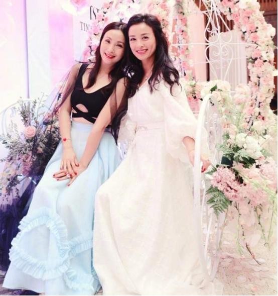 有一种“老闺蜜”叫陶虹、张庭，拥有“仙女颜”，撞衫也不怕