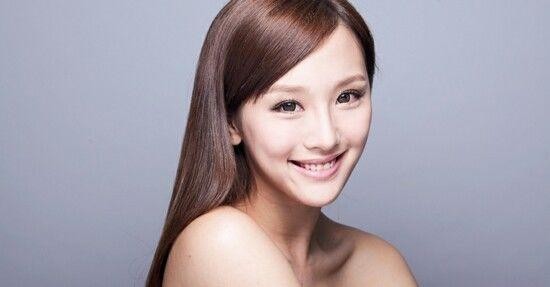 她22岁参演“风月片”成名，曾因抑郁症轻生，现仍单身成人生赢家