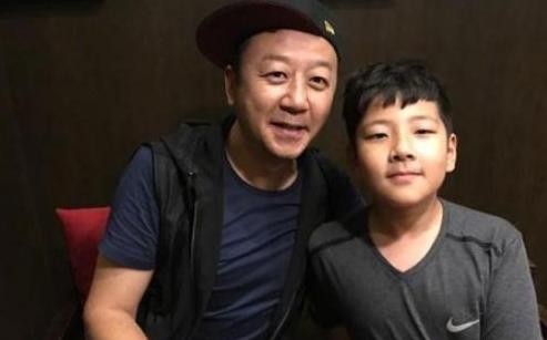 有一种整容叫石头长大了，近照曝光后，石头哥哥变“霸道总裁”！