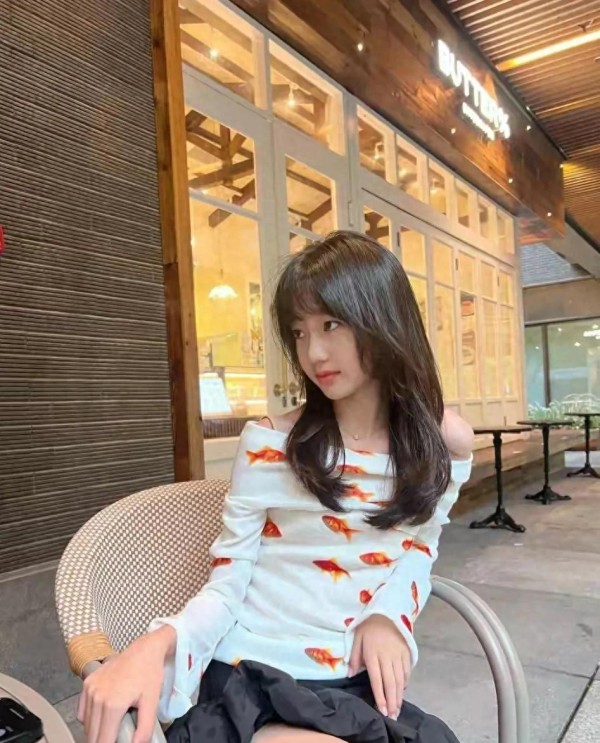 陈芷琰，米小圈里的李黎，司藤中的小司藤，10后美少女亭亭玉立