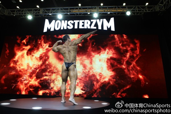 韩国健美明星姜景元亮相中国健身大会
