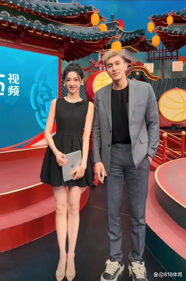 在一起！郭艾伦逗趣主播金佳悦：520和我看球不好吗？美女苦笑：很好！