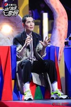王嘉尔白米范运营泰创女团_王嘉尔海外事业版图扩张，已经从艺人晋升为boss了??