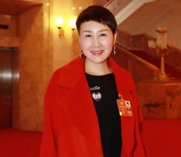 张凯丽谈劣迹艺人，六字概括为艺人敲响警钟！网友：好犀利
