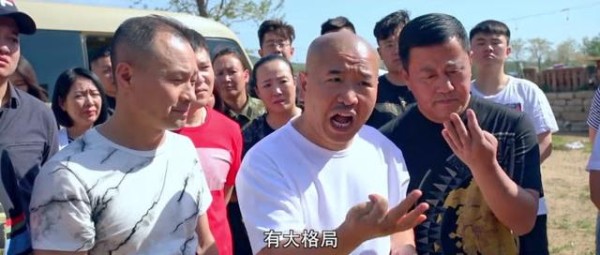 小沈阳新电影将上映，久未露面的赵本山挺着啤酒肚帮爱徒宣传