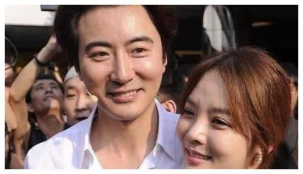 4对“跨国恋”的明星夫妻,戚薇李承炫上榜,最后一对都是学霸