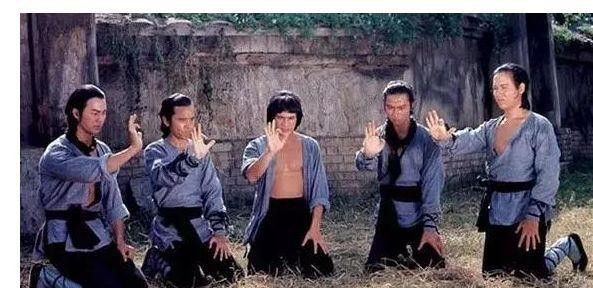 他是邵氏力捧的武打明星，是张彻得意门生可英年早逝