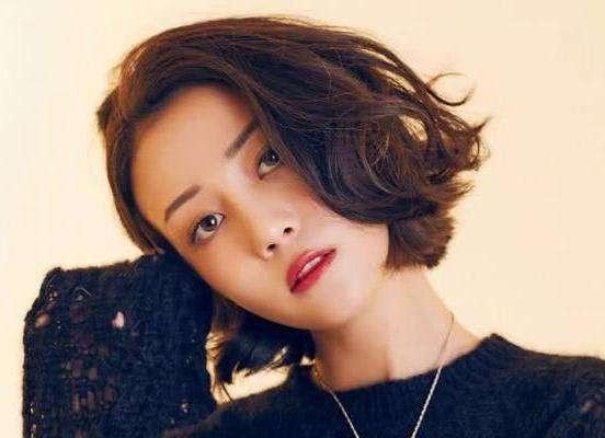 李溪芮跟杨幂解约说主角被抢，身材好但脸不讨喜，不懂得知足感恩