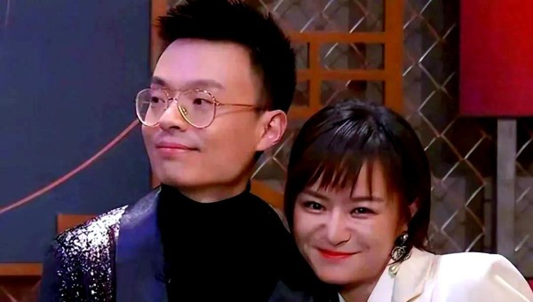 明星夫妻背后的故事：从恩爱到争议的婚姻真相