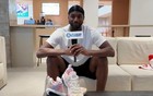 结束中国之行 NBA球星维金斯告别乌鲁木齐