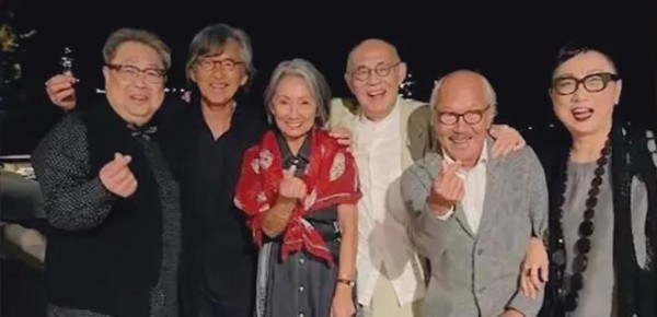林子祥与两任妻子同场，亲密搂前妻叶倩文不介意，过往纠葛释怀​