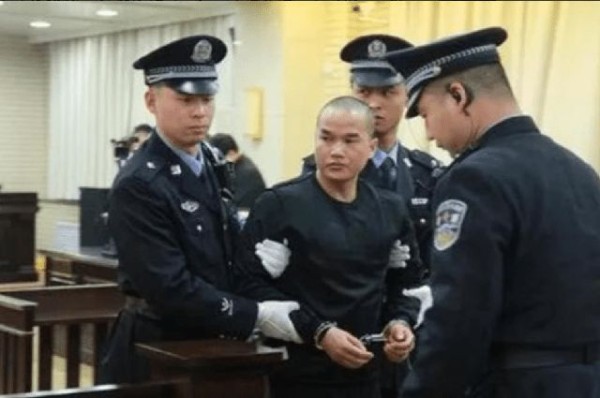 为报杀母之仇，退伍军人隐忍20年，大年夜杀害仇家父子3人