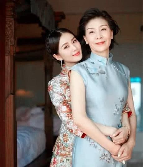 明星女儿没有妈妈漂亮是啥感觉？刘亦菲和郑爽不算啥