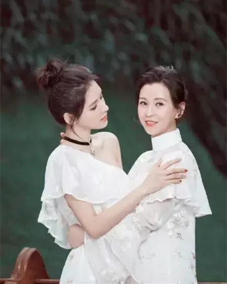 明星女儿没有妈妈漂亮是啥感觉？刘亦菲和郑爽不算啥