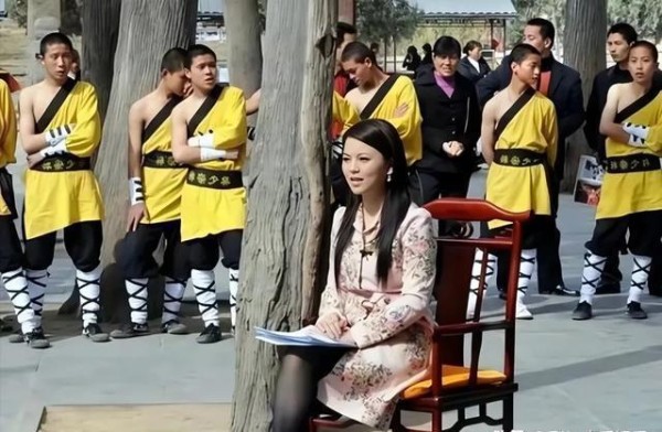 释永信风波后李湘首次发声，刘芳菲回应被开光，女明星纷纷受牵连