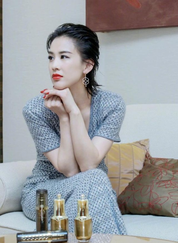辣妈黄圣依大方谈家庭，坦言“自己和继女关系很好！”