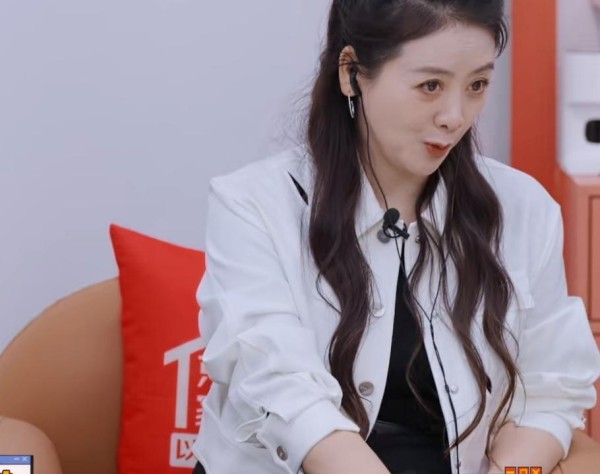 经超首谈20岁继女，对自己的女儿要求严厉，感慨为挣钱没法陪伴
