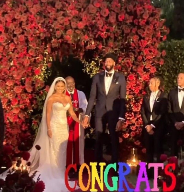 NBA浓眉哥大婚，对着孩子妈深情献唱，阿黛尔借机“官宣”了恋情