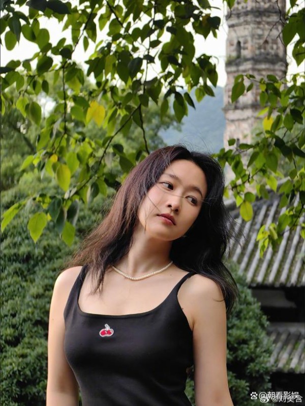 刘美含自曝谈恋爱 男友应聘私信引爆全网