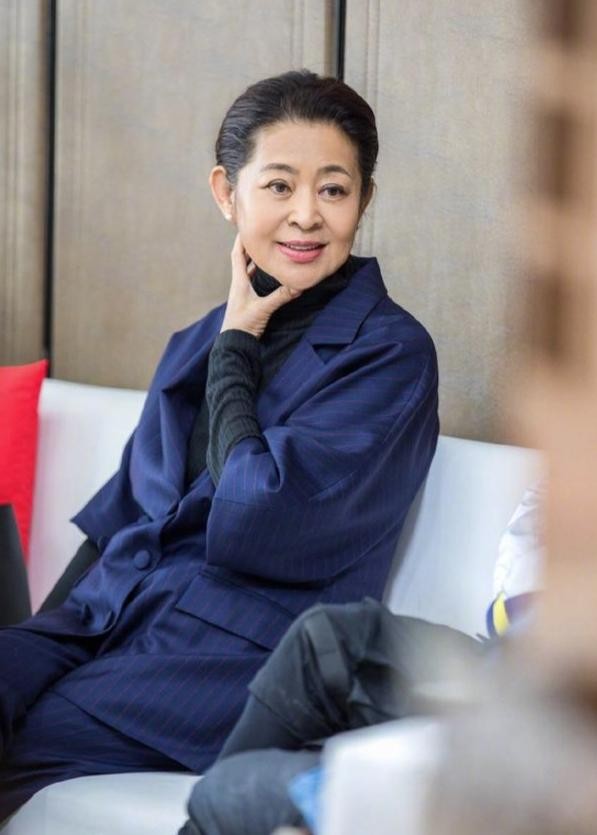 “春晚女神”倪萍的5段情伤，如今活成“毒舌女王”！