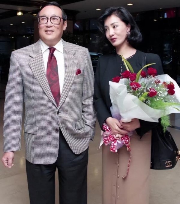 明星嫁豪门却遭背叛十年，她不离婚，丈夫去世后小三一无所有