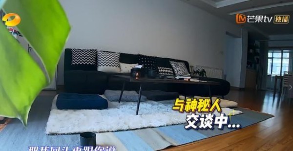 何炅宅在家不出门，每天吃饭都靠邻居投喂，走到哪都是好人缘！
