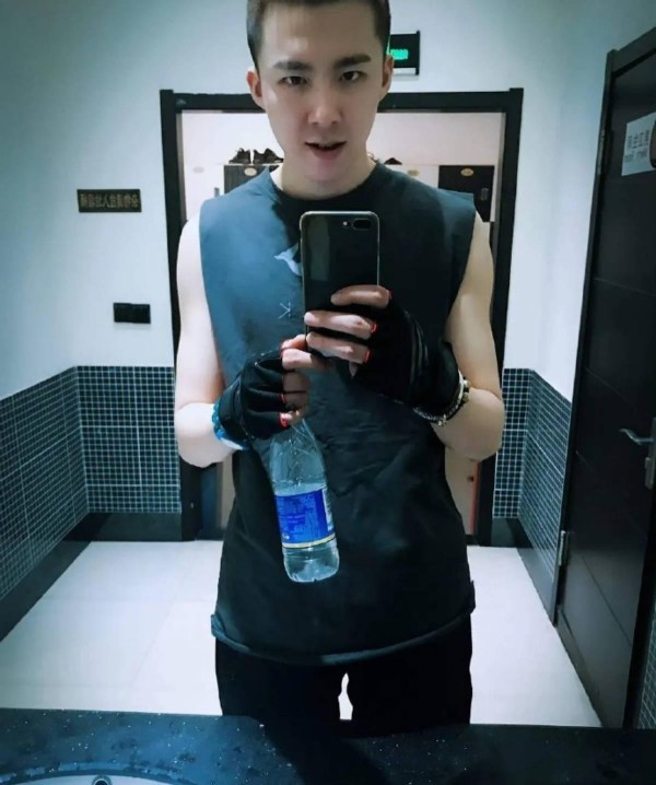 一出现在剧中就被骂“丑男”的刘宇宁，凭什么一火再火