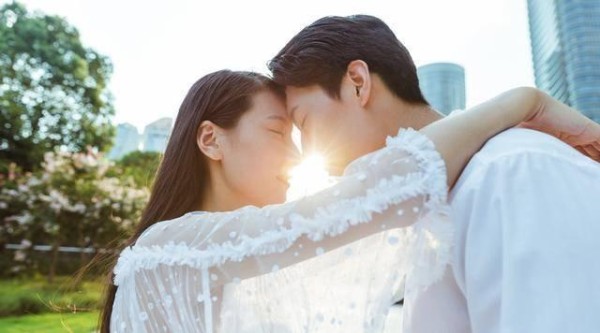 男女交往中，女生主动真的不好吗？