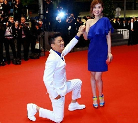 和粉丝结婚的十大男星，最后有点过分