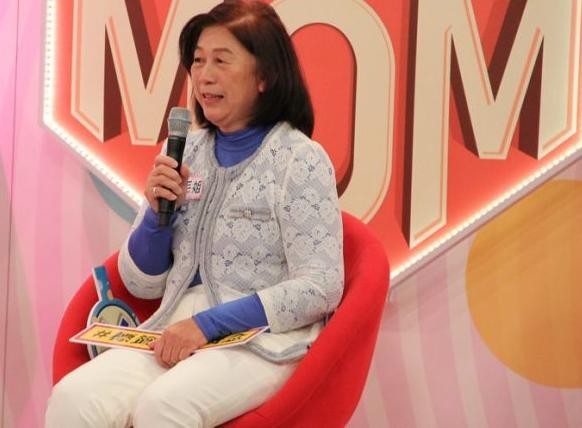 女星闪婚后制定严格家法，婆婆地位极其低下，不听从管理就会挨骂