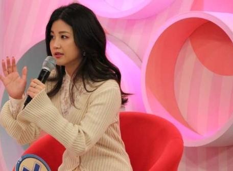 女星闪婚后制定严格家法，婆婆地位极其低下，不听从管理就会挨骂