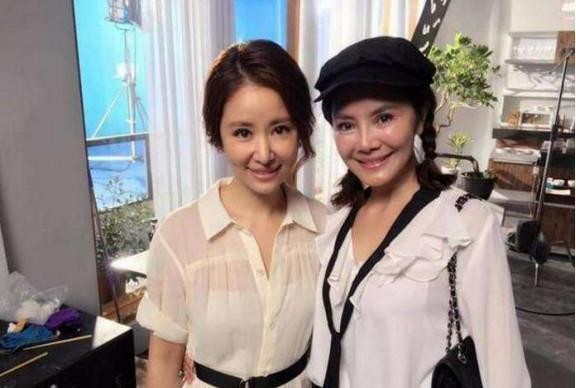 看林心如的婆婆, 再看杨颖的婆婆, 差别待遇霍建华都看不下去了!
