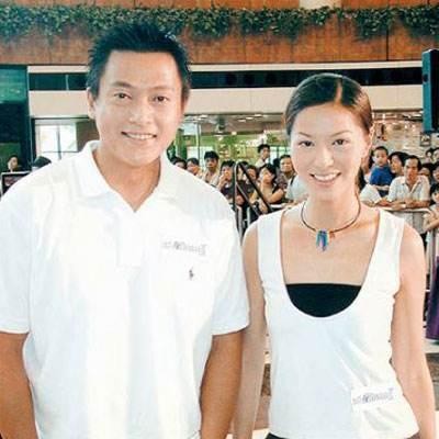 曾帅气不输吴启华，抛弃明星娶小20岁大学生，今妻子娇美他发福