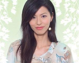 曾帅气不输吴启华，抛弃明星娶小20岁大学生，今妻子娇美他发福