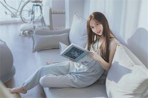 男女情感交流秘籍：如何聊天激发感情火花？四大技巧助你俘获心仪对象的心！
