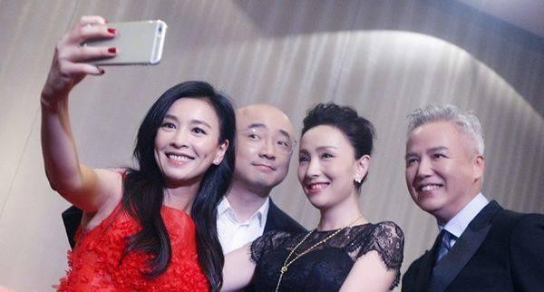 李湘怼张庭要点个赞，明明为了赚钱还装清高称做善事