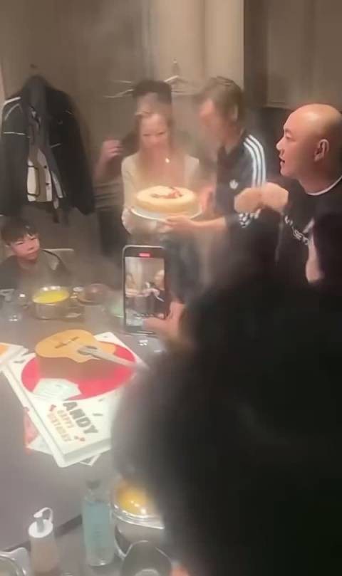 许志安58岁生日遇<a target=
