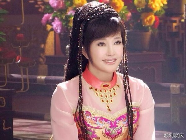 娱乐圈“不服老”的明星，看了她才知道林心如还是看得过去