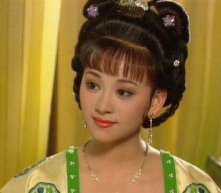 娱乐圈“不服老”的明星，看了她才知道林心如还是看得过去