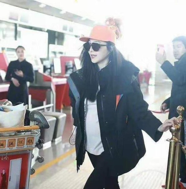 李沁受访谈女明星体重，贾玲直言：减肥中，看谁都像是鸡腿