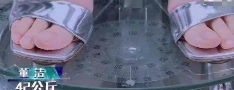 李沁受访谈女明星体重，贾玲直言：减肥中，看谁都像是鸡腿